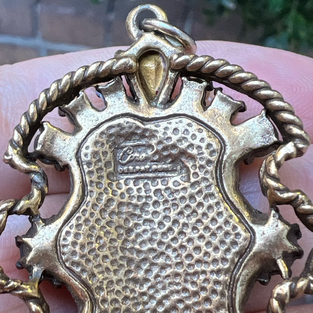 VINTAGE LARGE PENDANT BY CORO CHERUB ANGEL PLAYING FLUTE RED RHINESTONES PEARLS - Picture 8 of 16